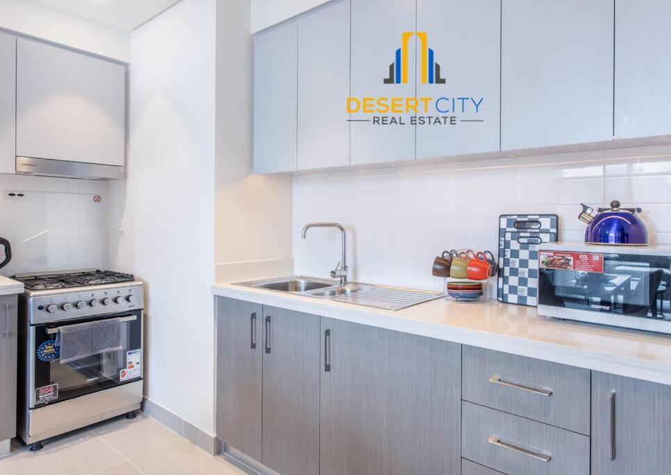 Fully Furnished 2 Bed In Tower, Hosted By Desert Apartment *