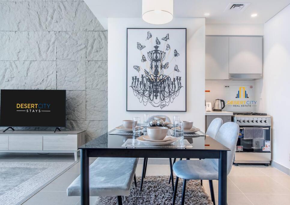 Fully Furnished 2 Bed In Tower, Hosted By Desert Apartment *
